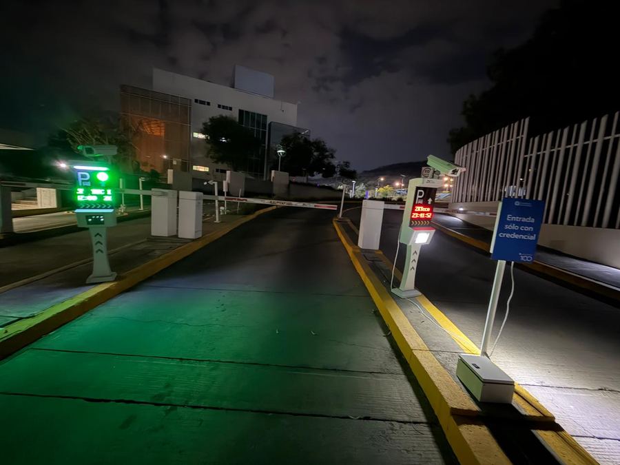 Acceso vehicular nocturno