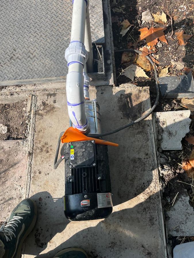 Equipo de bombeo en obra